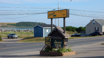 Laurie's Motor Inn outside