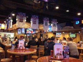 Hooters Albany food