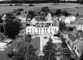 Chateau De La Marjolaine outside