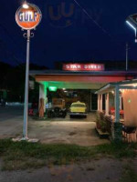 Star Diner outside