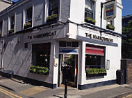 The Narrow Boat outside