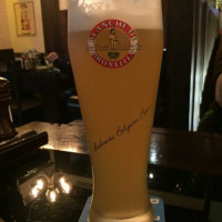 Blanche De Bruxelles outside