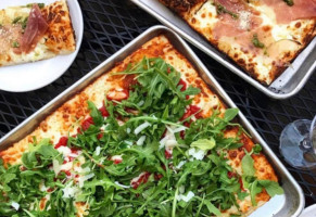 Mandolino's Artisan Pizza food