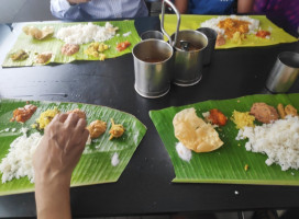 Saravanaa Bhavan outside