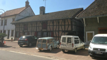 Auberge des Mousquetaires outside