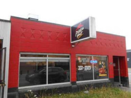 Pizza Hut outside