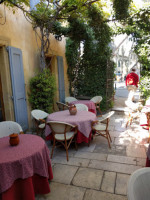 La Petite Maison de Cucuron inside