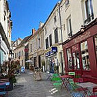 La Table Des Artistes outside