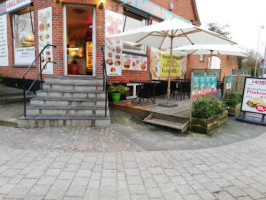 Pizzahjoernet outside