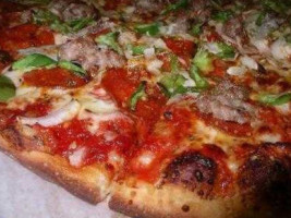 Pino's Pizza food