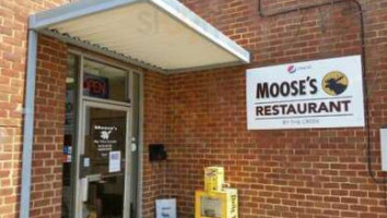 Moose's By The Creek food