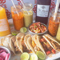 Tia Maria Tacos y Guisos food