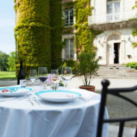 Les Tourelles Château D'apigné food