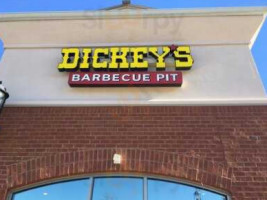 Dickey's Barbecue Pit outside