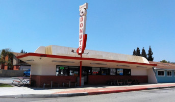 Cherri's Donuts outside