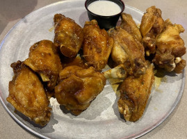 Pluckers Wing food