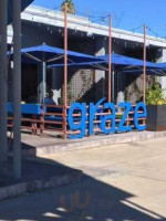 Graze Premium Burgers outside