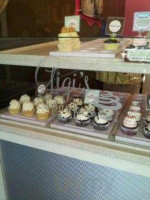 Gigi's Cupcakes food