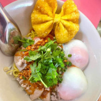 Khok Kloi Bami Tom Yam Khai food