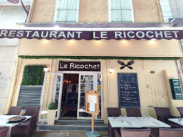 Le Ricochet food