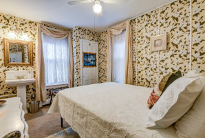 Lillagaard Bed Breakfast inside