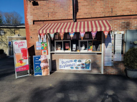 The Brick House Bakery outside