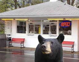 The Custard Stand outside