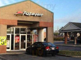 Pizza Hut outside