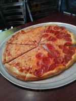 3 Luigis Pizzeria food