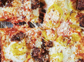 Emmy Squared Pizza: The Gulch Nashville, Tennessee food