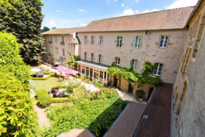 Auberge De Saint-Aubin outside