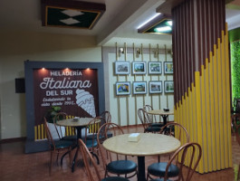 Heladería Italiana inside