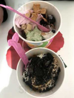 Yogurtland food