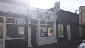 Zicos Pizza outside