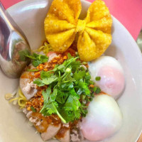 Khok Kloi Bami Tom Yam Khai food