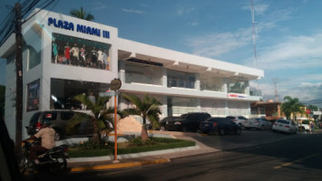 Miami Plaza Iii outside