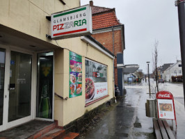 Hamzza Pizza outside