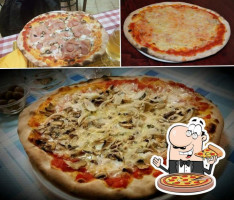 Pizzeria Mari E Delfi food