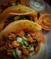 Huicho's Tacos food