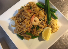 Min Thai Takeaway food