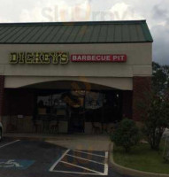 Dickey's Barbecue Pit outside