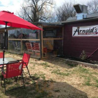 Arnold's Grub Shack inside