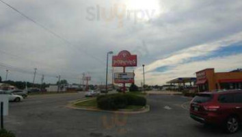 Popeyes Louisiana Kitchen outside