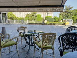 La Botillería Del Café De Oriente food