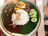 Nasi Lemak Kukus Roslinda food