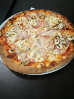 Aosta Pizza food