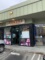 Lee Donuts food