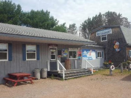 Granny's Seafood And Ice Cream Parlour outside