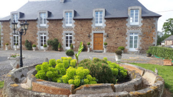 La Maison Neuve outside