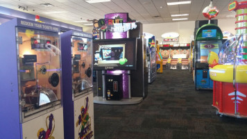 Chuck E. Cheese's inside